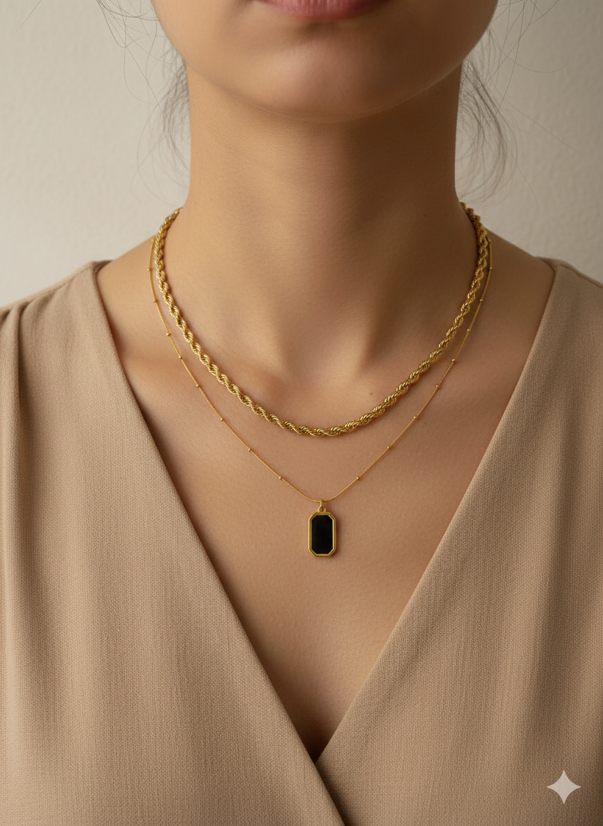 Milas Necklace & Onyx Pendant Set