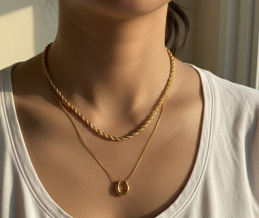 Milas Necklace & Horseshoe Pendant Set