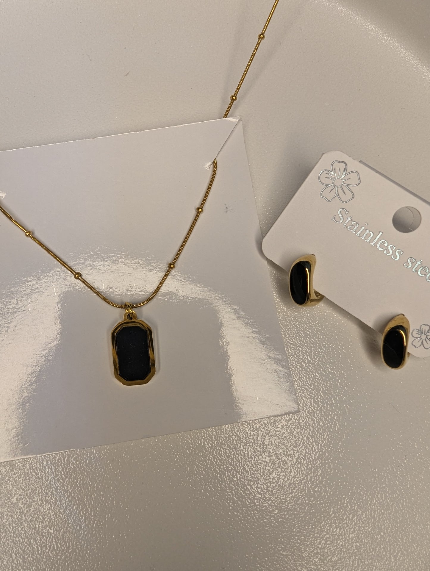 Onyx Pendant & Enamel Studs Set