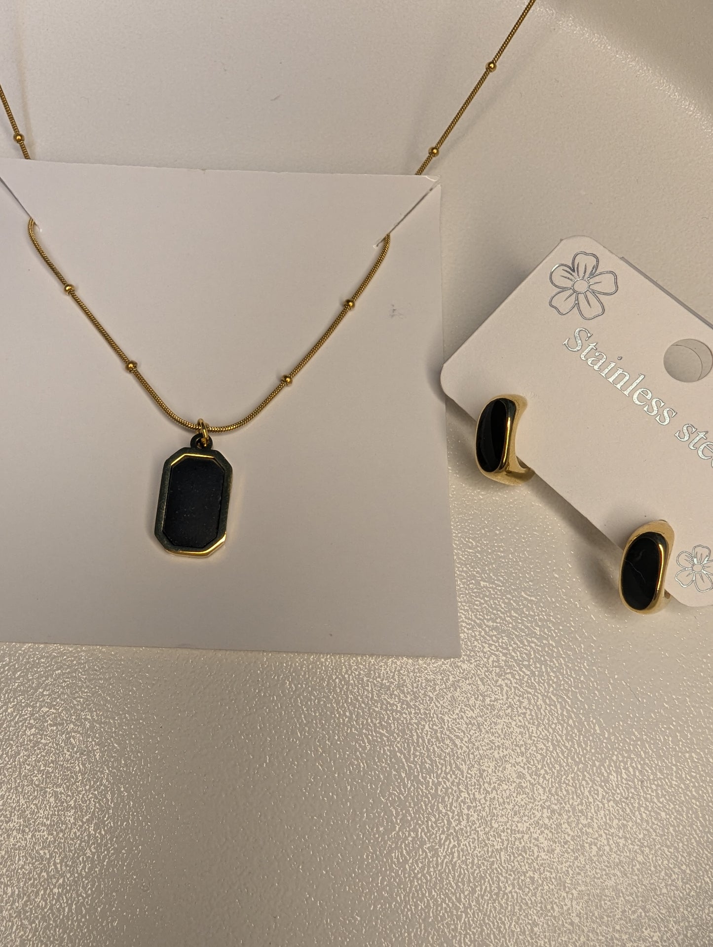 Onyx Pendant & Enamel Studs Set