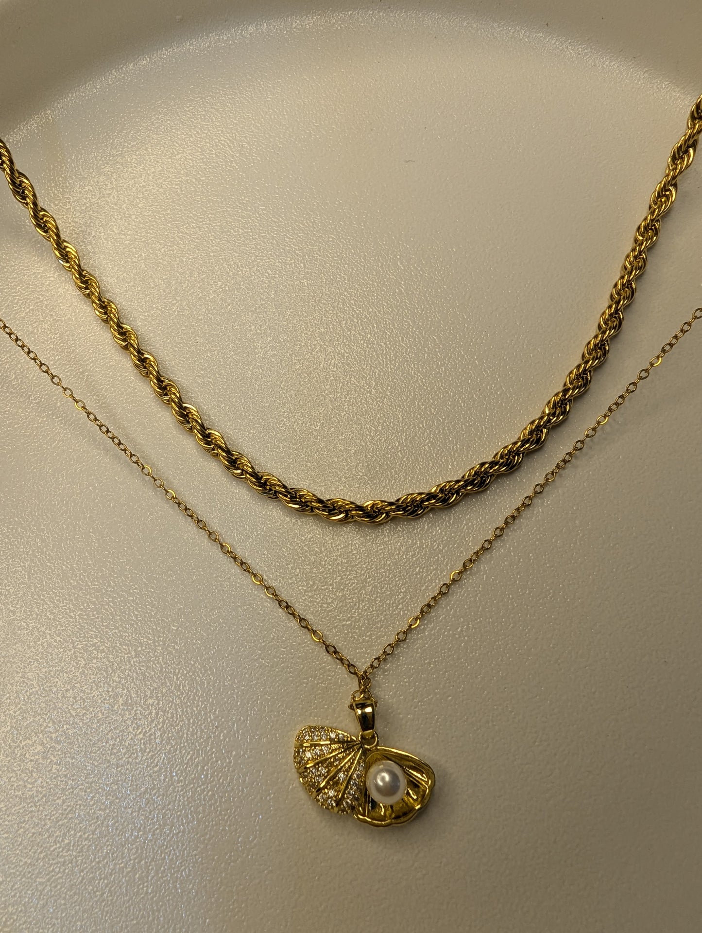 Milas Necklace & Sea Shell Pendant Set