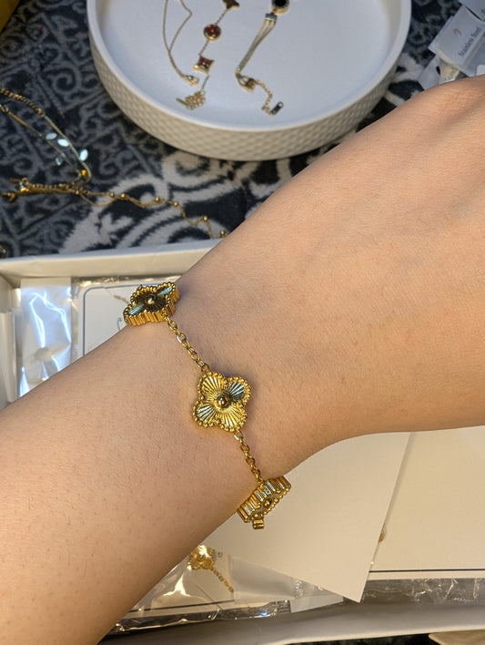 Vintage Clover Bracelet